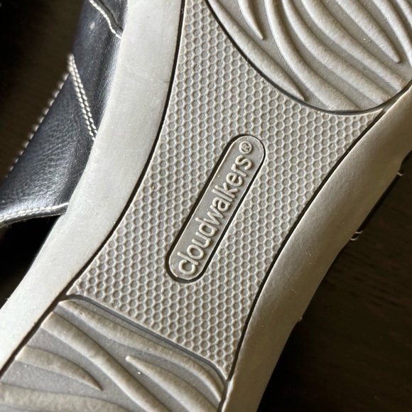 Cloudwalkers Aimee Black Strappy adjustable closed toe flat sandals - Picture 10 of 11